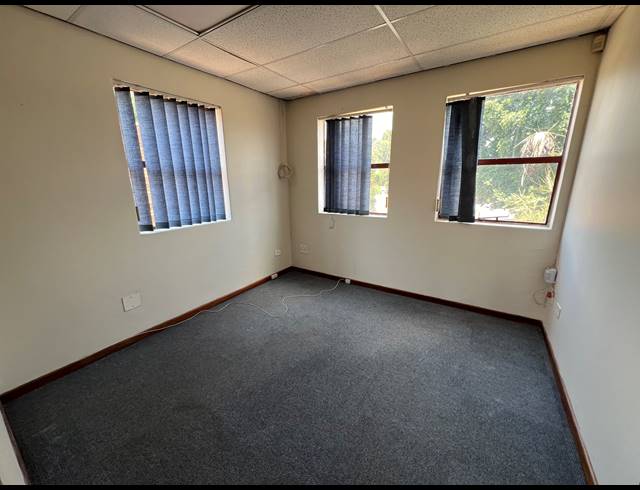 192M² BUSINESS TO LET IN WELTEVREDEN PARK